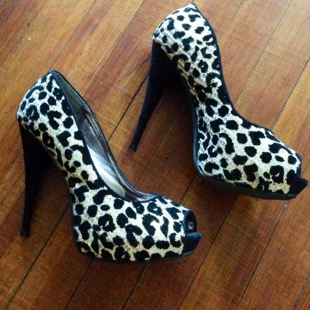 Charming Charlie Black gold animal print leopard cheetah sequin peep toe heels - Picture 2 of 4